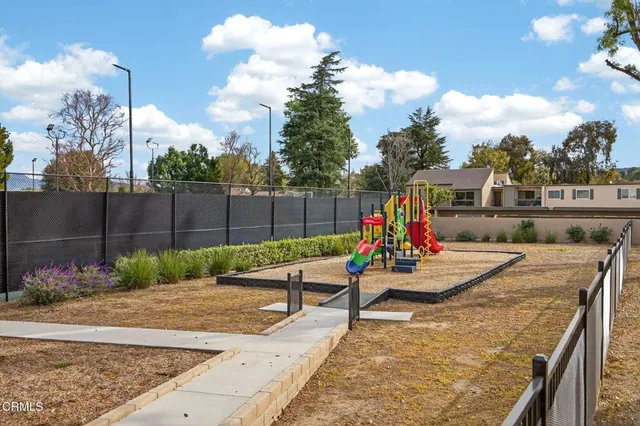 $549,500 | 25702 Vista Fairways Drive, Valencia, CA 91355