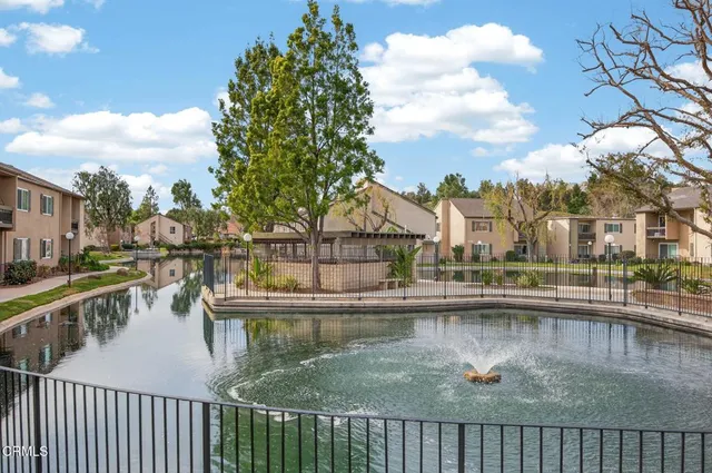 $549,500 | 25702 Vista Fairways Drive, Valencia, CA 91355