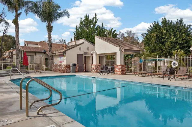 $549,500 | 25702 Vista Fairways Drive, Valencia, CA 91355