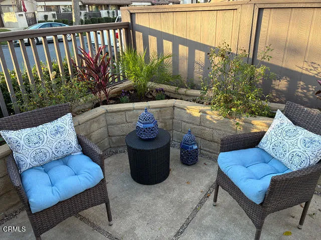 $549,500 | 25702 Vista Fairways Drive, Valencia, CA 91355