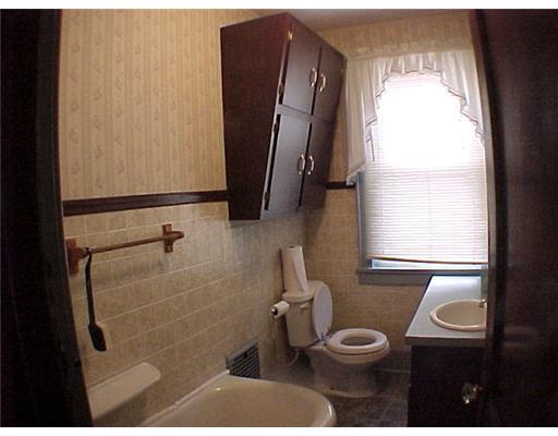 1120 Winfield Road Cabot, PA 16023 - Photo 7 of 13 Master Bath/Spa.