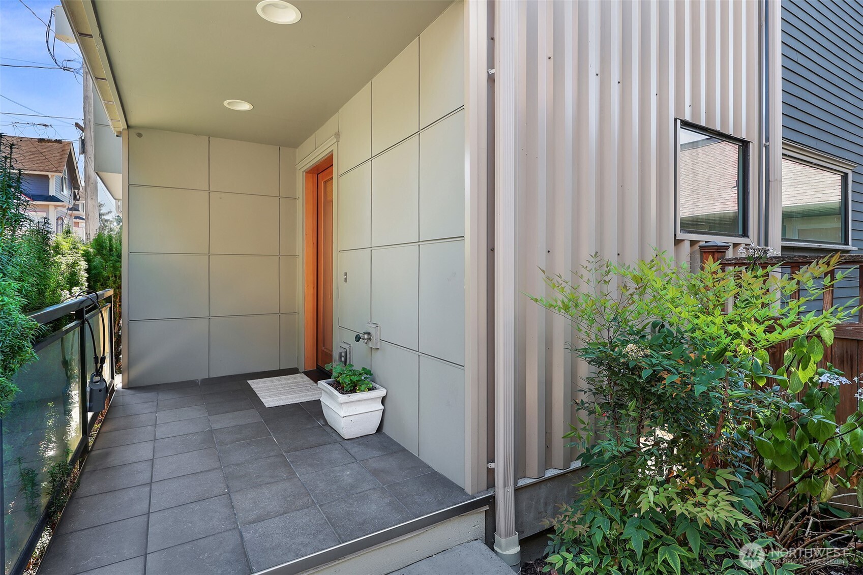 2425 North 75th Street Seattle, WA 98103 - Photo 3 of 27 Gallery Image 3