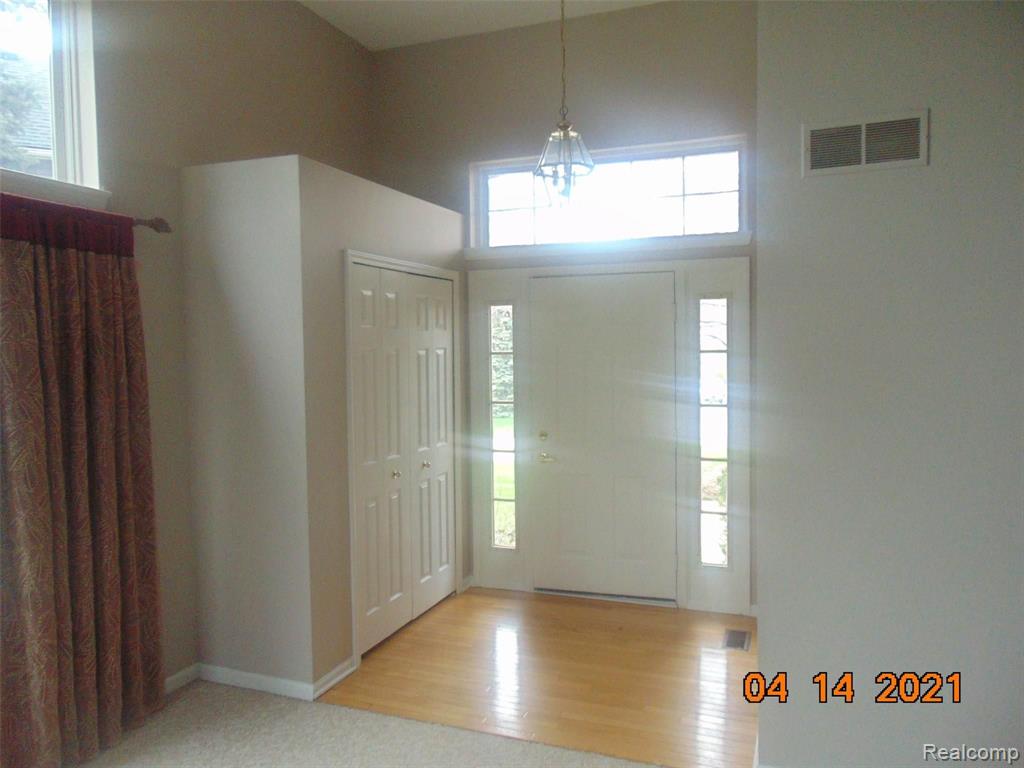 3639 Briarbrooke Lane Rochester, MI 48306 - Photo 2 of 25