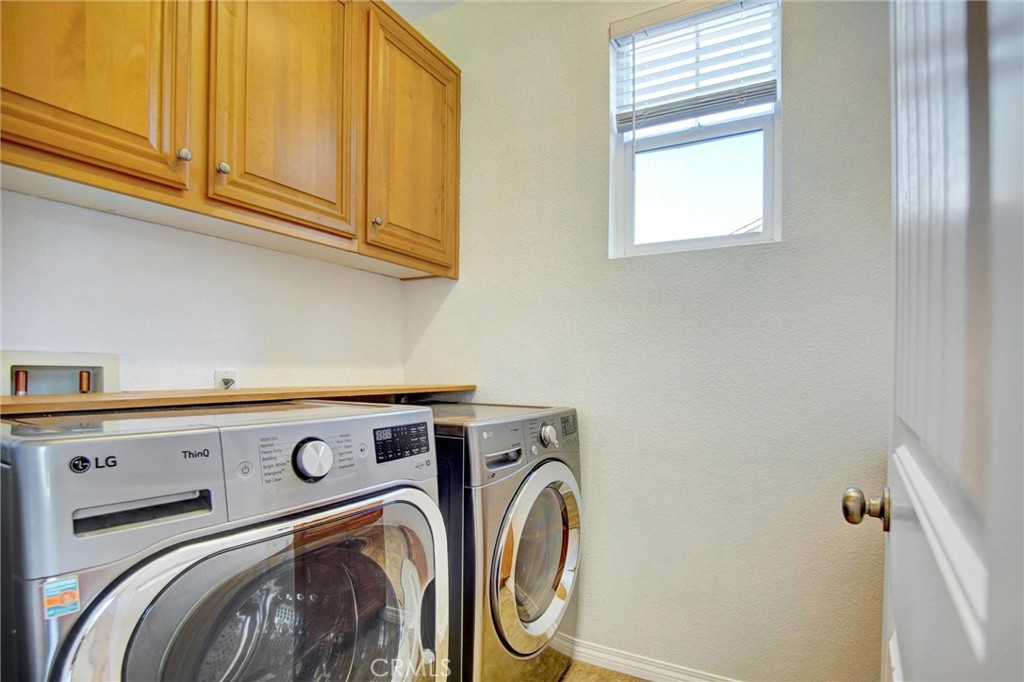 9350 Dauchy Avenue Riverside, CA 92508 - Photo 27 of 34 Laundry room with sink.