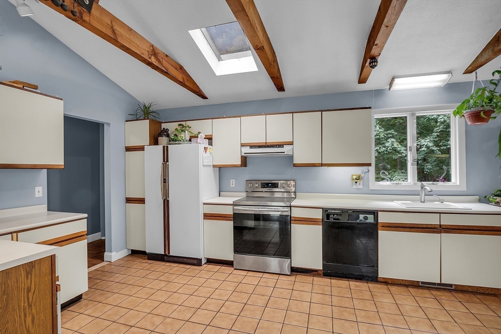 175 Carlisle Road Westford, MA 01886 - Photo 9 of 39 Gallery Image 9