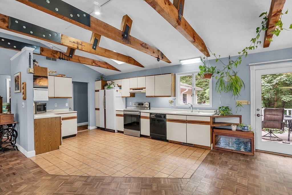175 Carlisle Road Westford, MA 01886 - Photo 10 of 39 Gallery Image 10