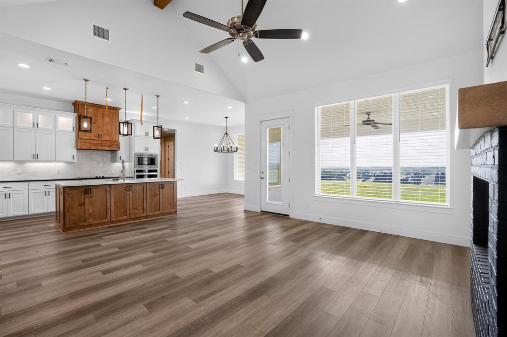1040 Agnes Street North Springtown, TX 76082 - Photo 8 of 40