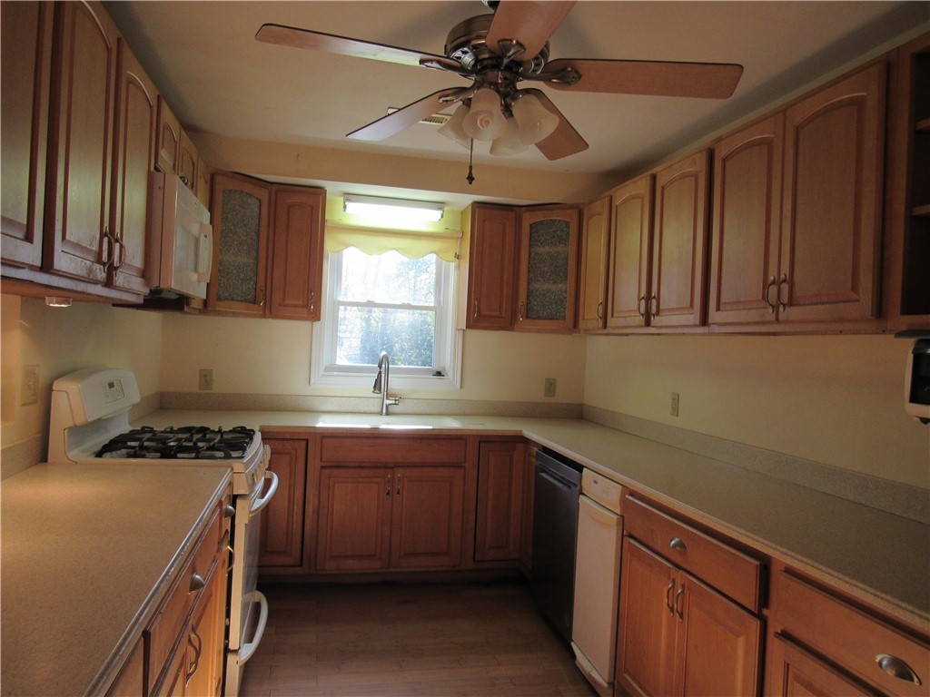 203 Mahaffey Drive Seneca, SC 29672 - Photo 13 of 26 All appliances convey with sale