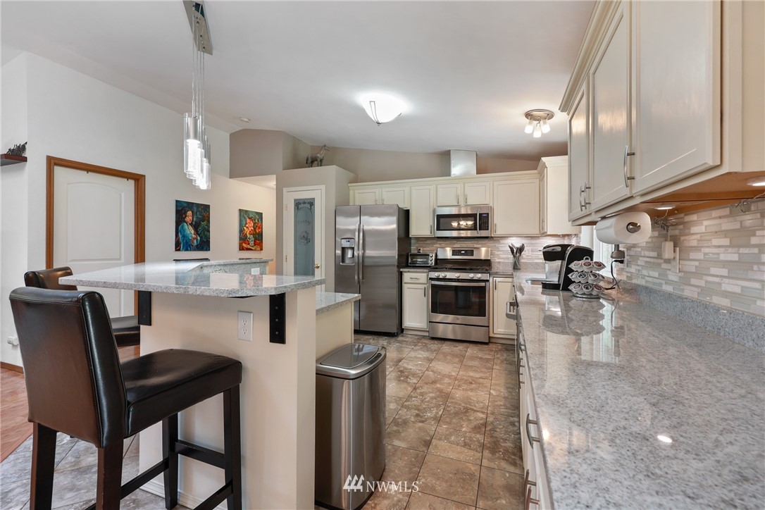 10039 Littlerock Road Southwest Olympia, WA 98512 - Photo 11 of 40 Gallery Image 11