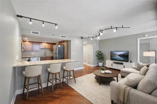 $227,500 | 600 Admiral Boulevard, Unit 1603, Kansas City, MO 64106