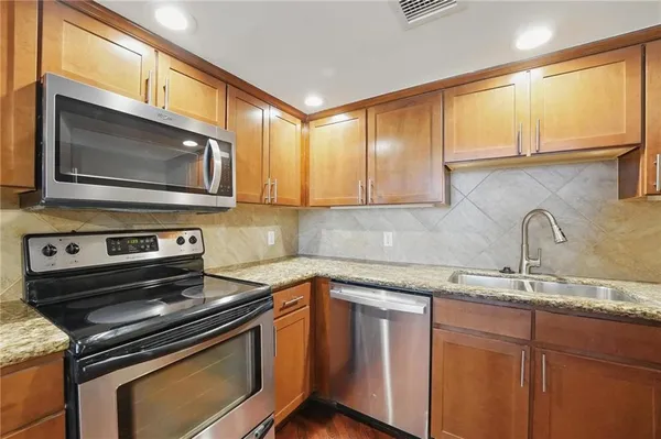 $227,500 | 600 Admiral Boulevard, Unit 1603, Kansas City, MO 64106