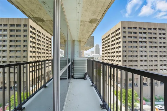 $236,500 | 600 Admiral Boulevard, Unit 1603, Kansas City, MO 64106