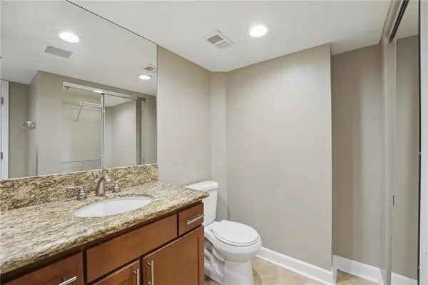 $227,500 | 600 Admiral Boulevard, Unit 1603, Kansas City, MO 64106