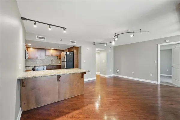 $227,500 | 600 Admiral Boulevard, Unit 1603, Kansas City, MO 64106