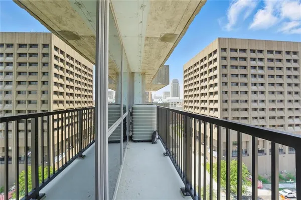 $227,500 | 600 Admiral Boulevard, Unit 1603, Kansas City, MO 64106