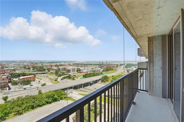 $227,500 | 600 Admiral Boulevard, Unit 1603, Kansas City, MO 64106