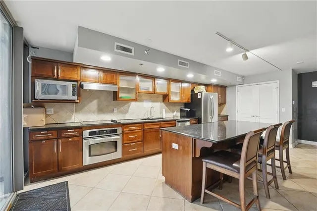 $236,500 | 600 Admiral Boulevard, Unit 1603, Kansas City, MO 64106