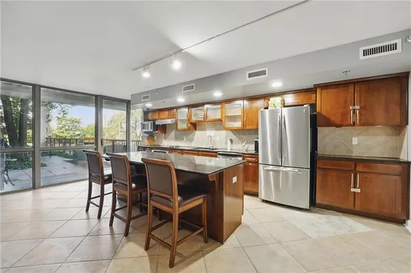 $227,500 | 600 Admiral Boulevard, Unit 1603, Kansas City, MO 64106