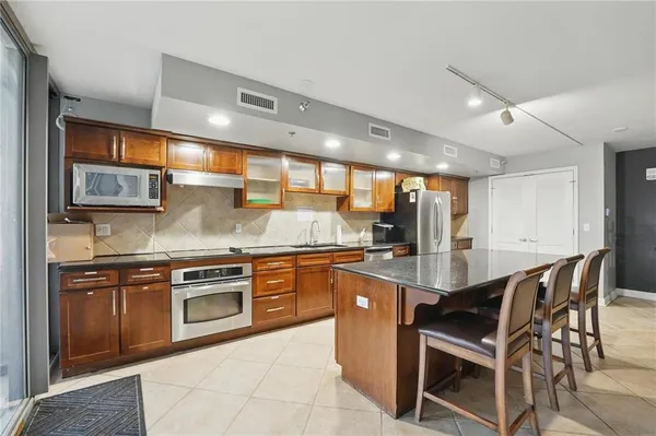 $227,500 | 600 Admiral Boulevard, Unit 1603, Kansas City, MO 64106