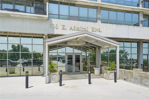 $227,500 | 600 Admiral Boulevard, Unit 1603, Kansas City, MO 64106