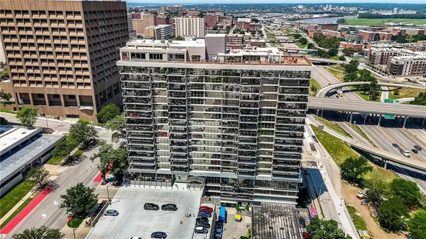 $227,500 | 600 Admiral Boulevard, Unit 1603, Kansas City, MO 64106