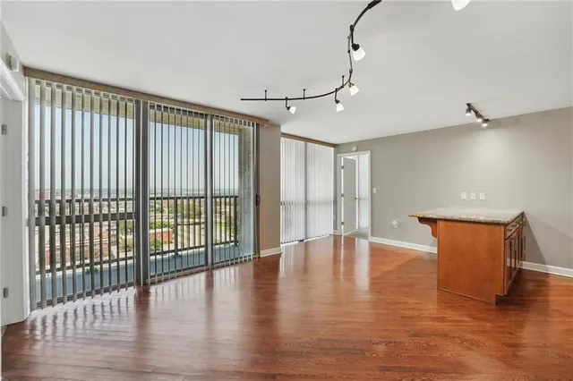 $236,500 | 600 Admiral Boulevard, Unit 1603, Kansas City, MO 64106