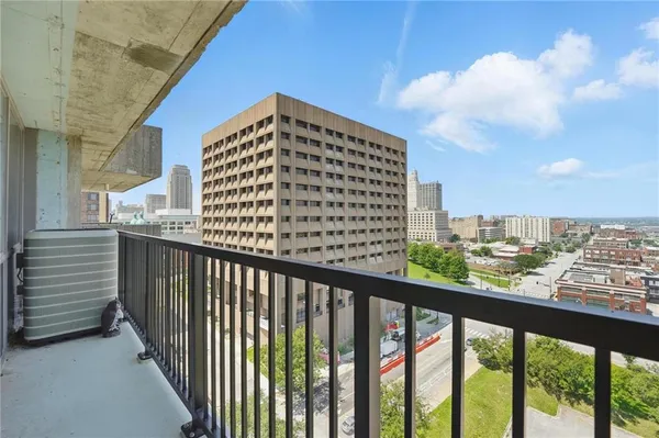 $227,500 | 600 Admiral Boulevard, Unit 1603, Kansas City, MO 64106
