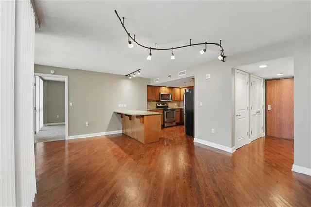 $236,500 | 600 Admiral Boulevard, Unit 1603, Kansas City, MO 64106