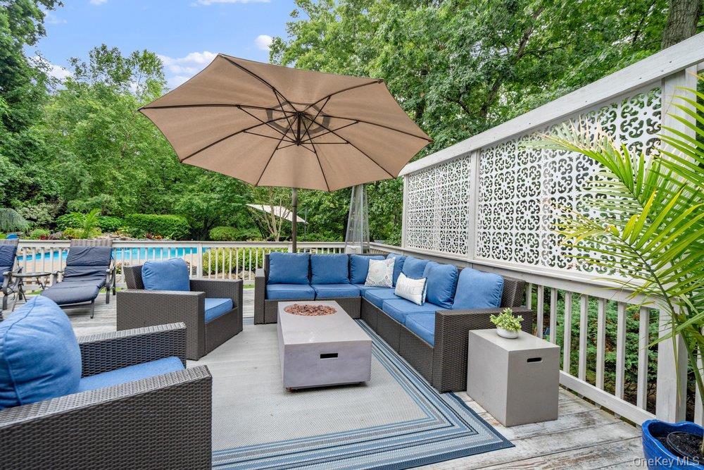 6 Colonial Gate Plainview, NY 11803 - Photo 41 of 45
