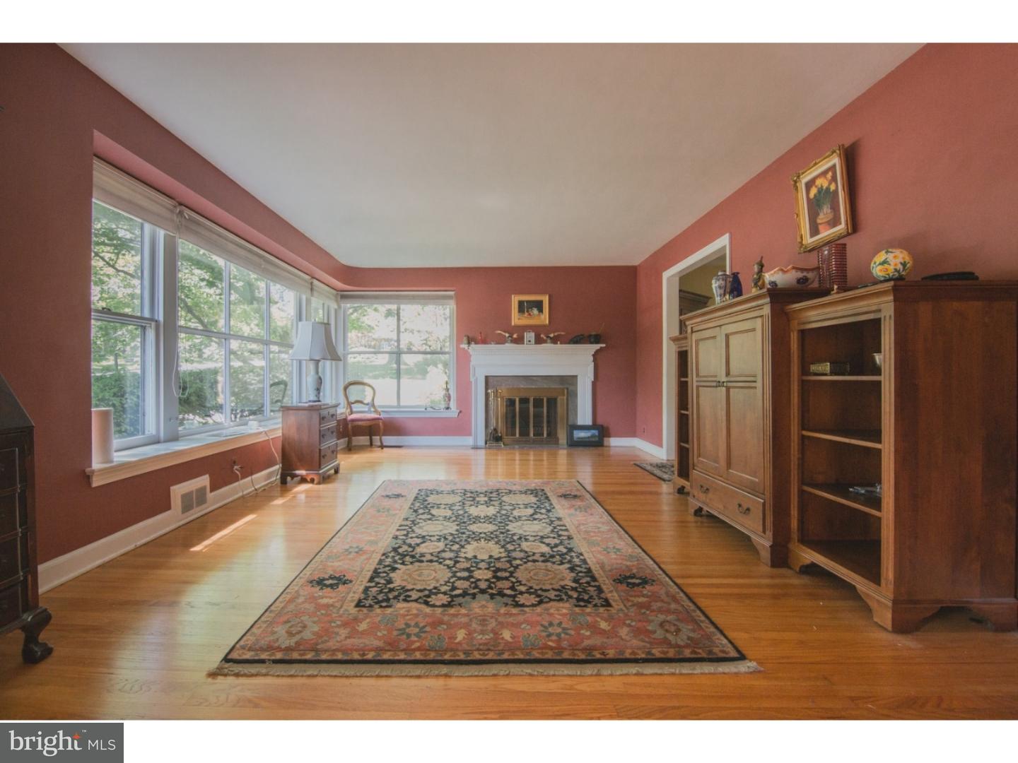 423 Red Leaf Road Wynnewood, PA 19096 - Photo 5 of 25 Living Room