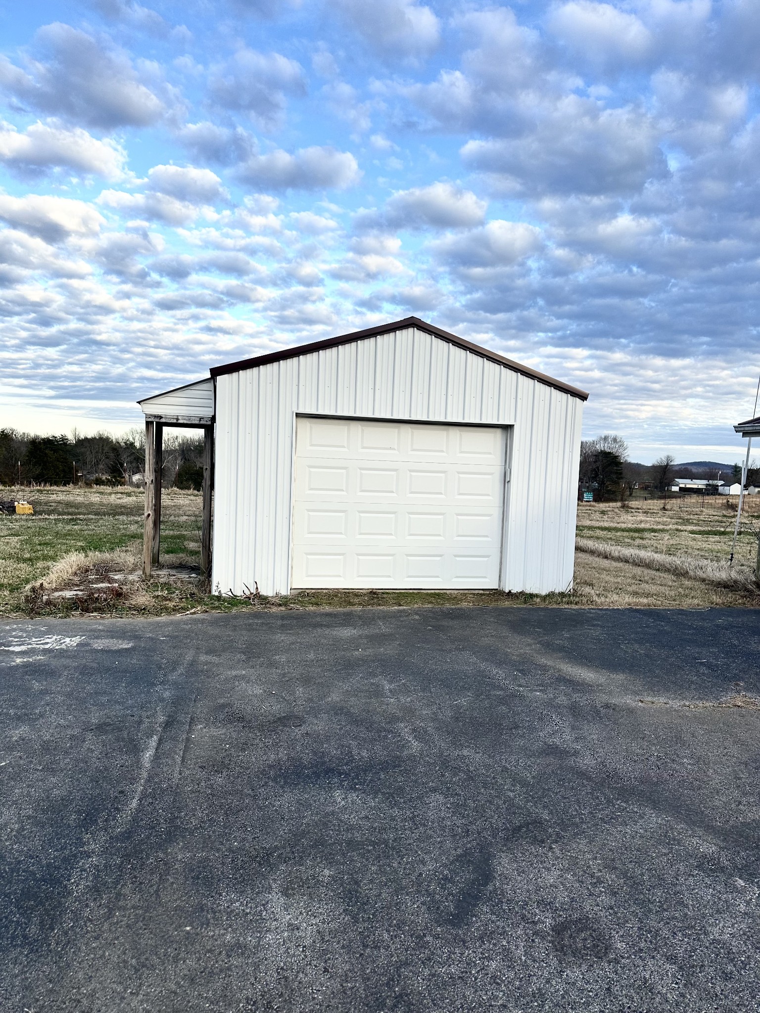 321 Will Thompson Road Sparta, TN 38583 - Photo 3 of 15 Gallery Image 3
