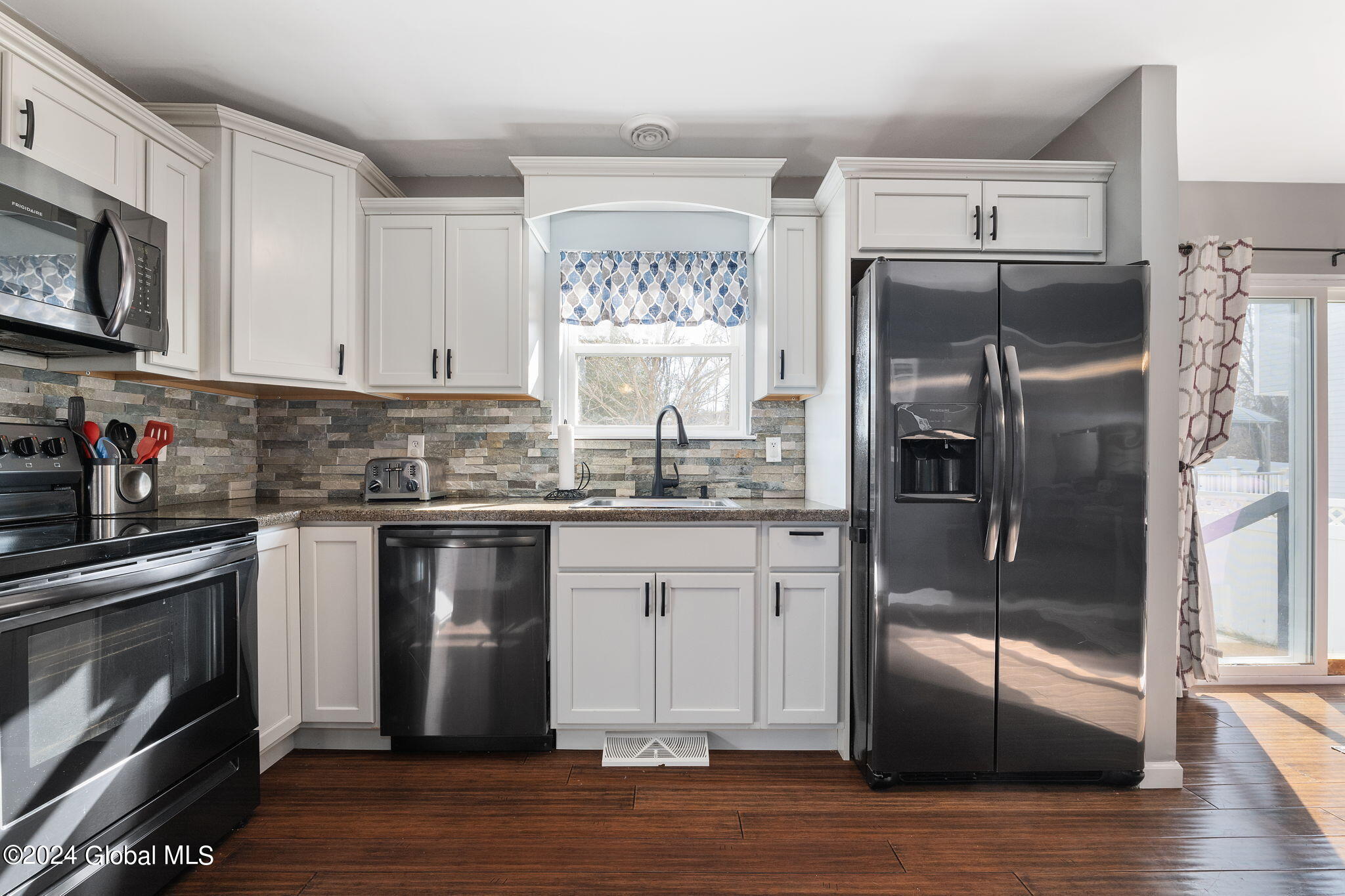 10 Wynantskill Way Troy, NY 12180 - Photo 4 of 48 14-web-or-mls-10WynantskillRd_14