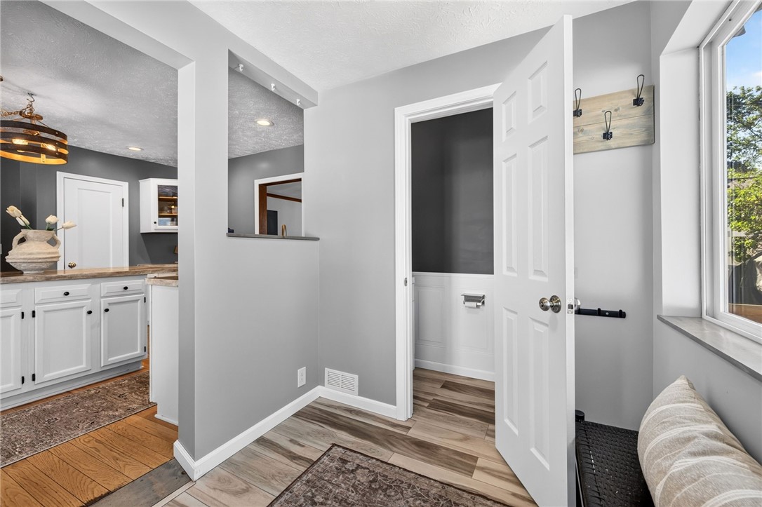 220 Barry Road Irondequoit, NY 14617 - Photo 19 of 34