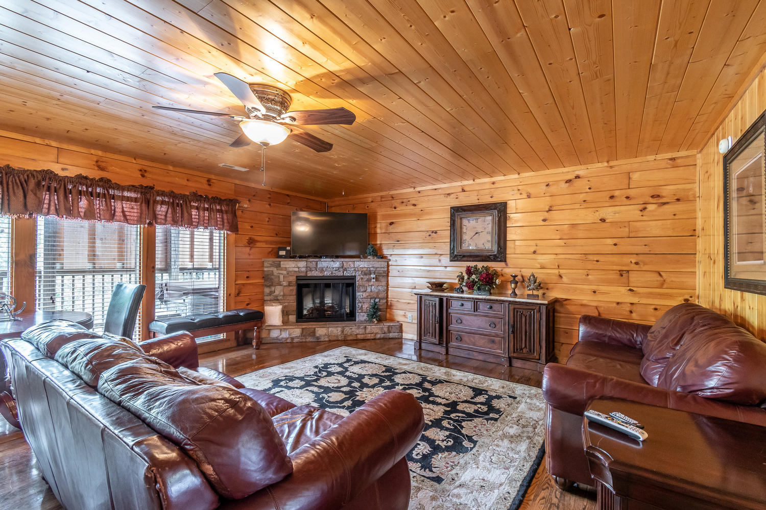 1503 Boo Boos Way Sevierville, TN 37862 - Photo 5 of 33 Living Room