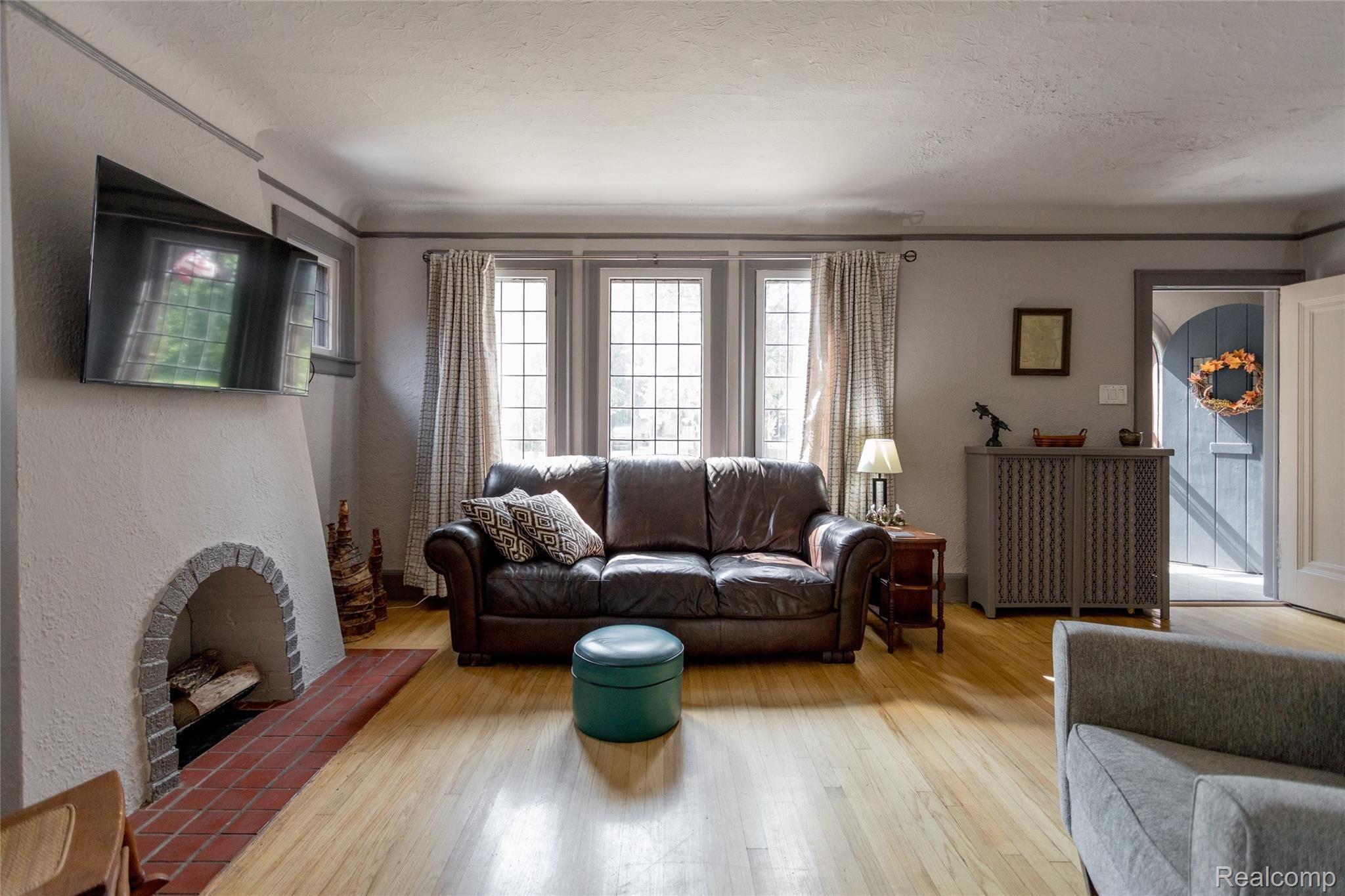 5796 Yorkshire Road Detroit, MI 48224 - Photo 3 of 21 5796Yorkshire-103.jpg