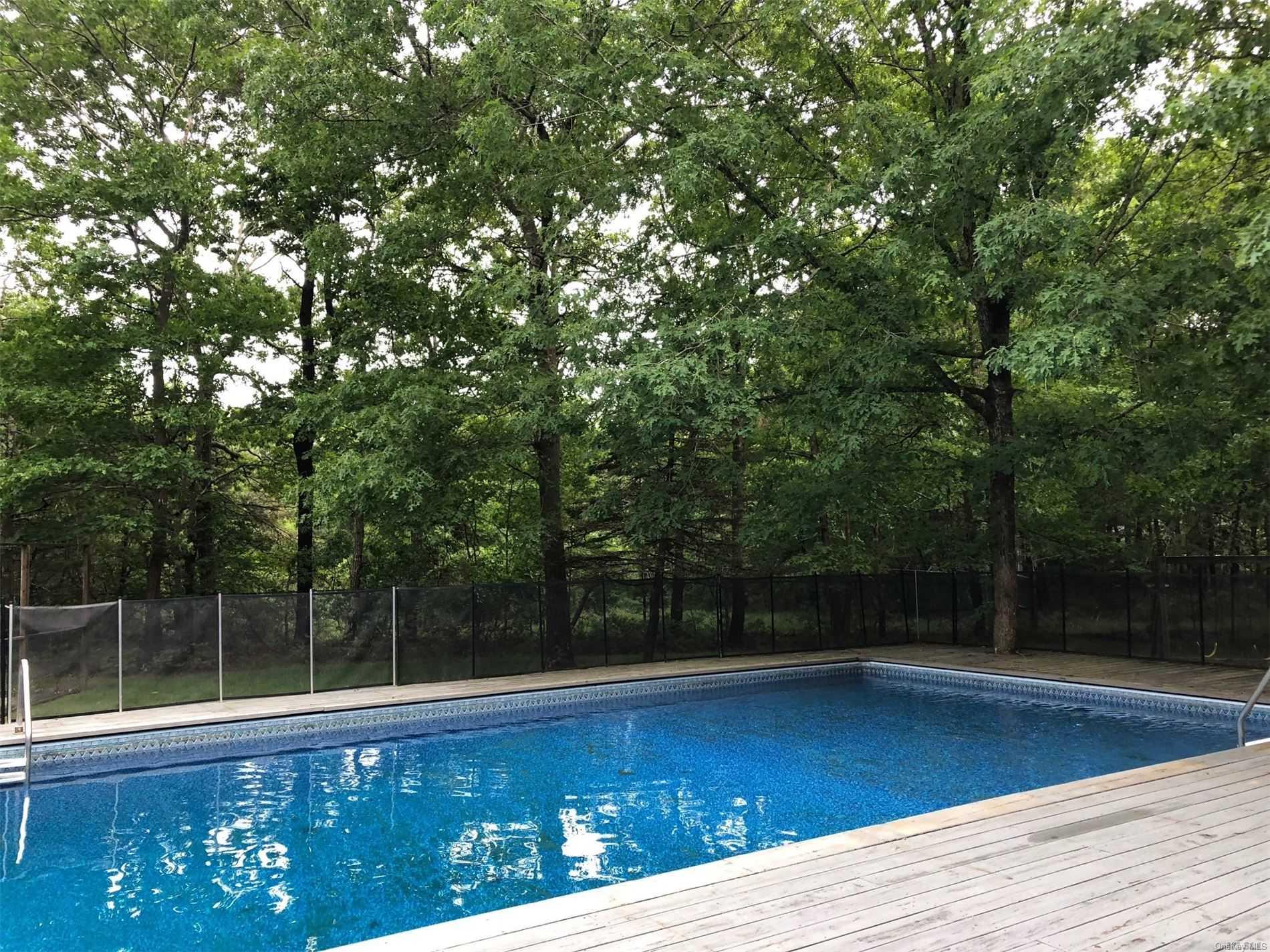 a view of a tennis court