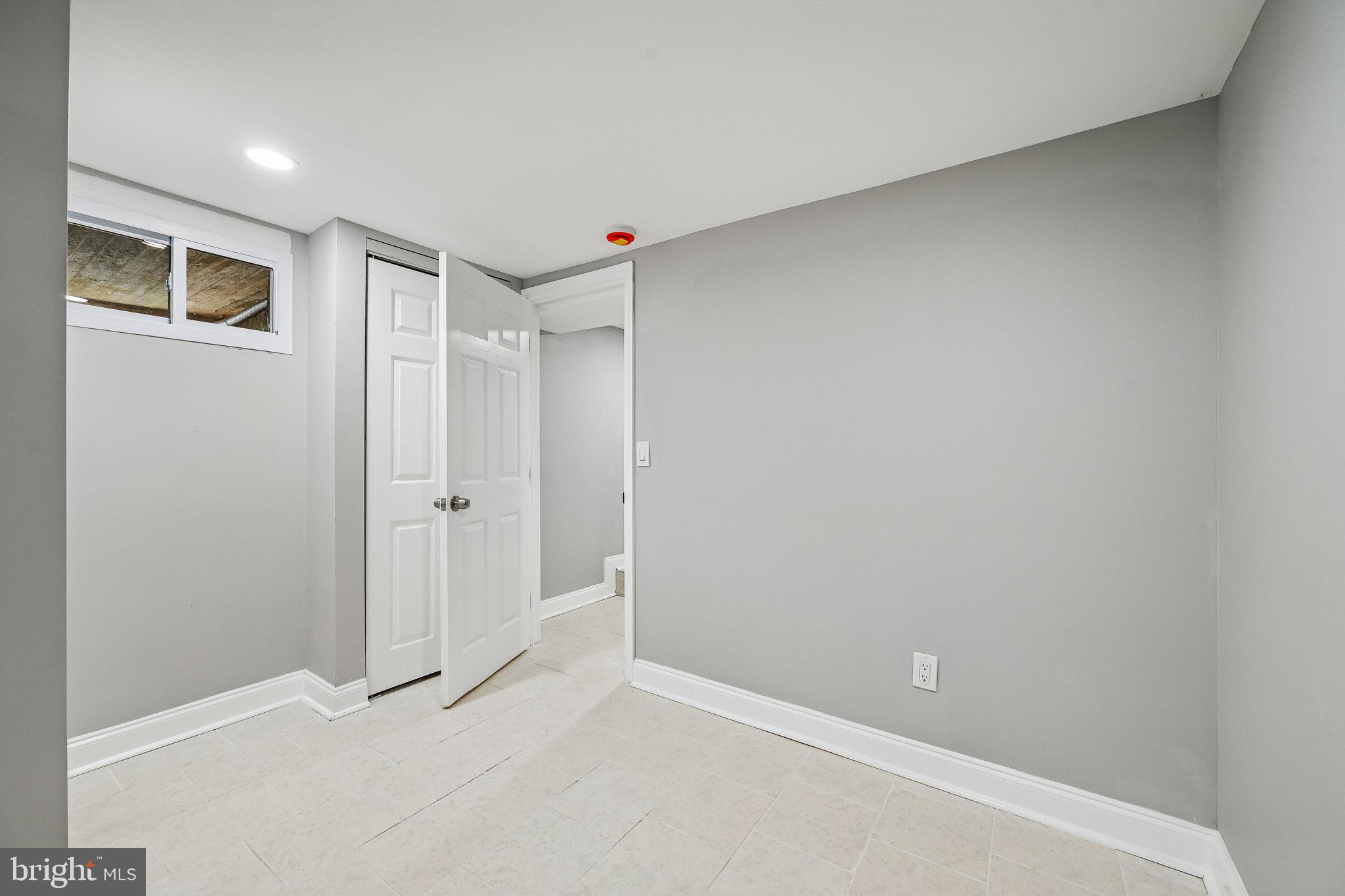 628 Roundview Road Baltimore, MD 21225 - Photo 29 of 43