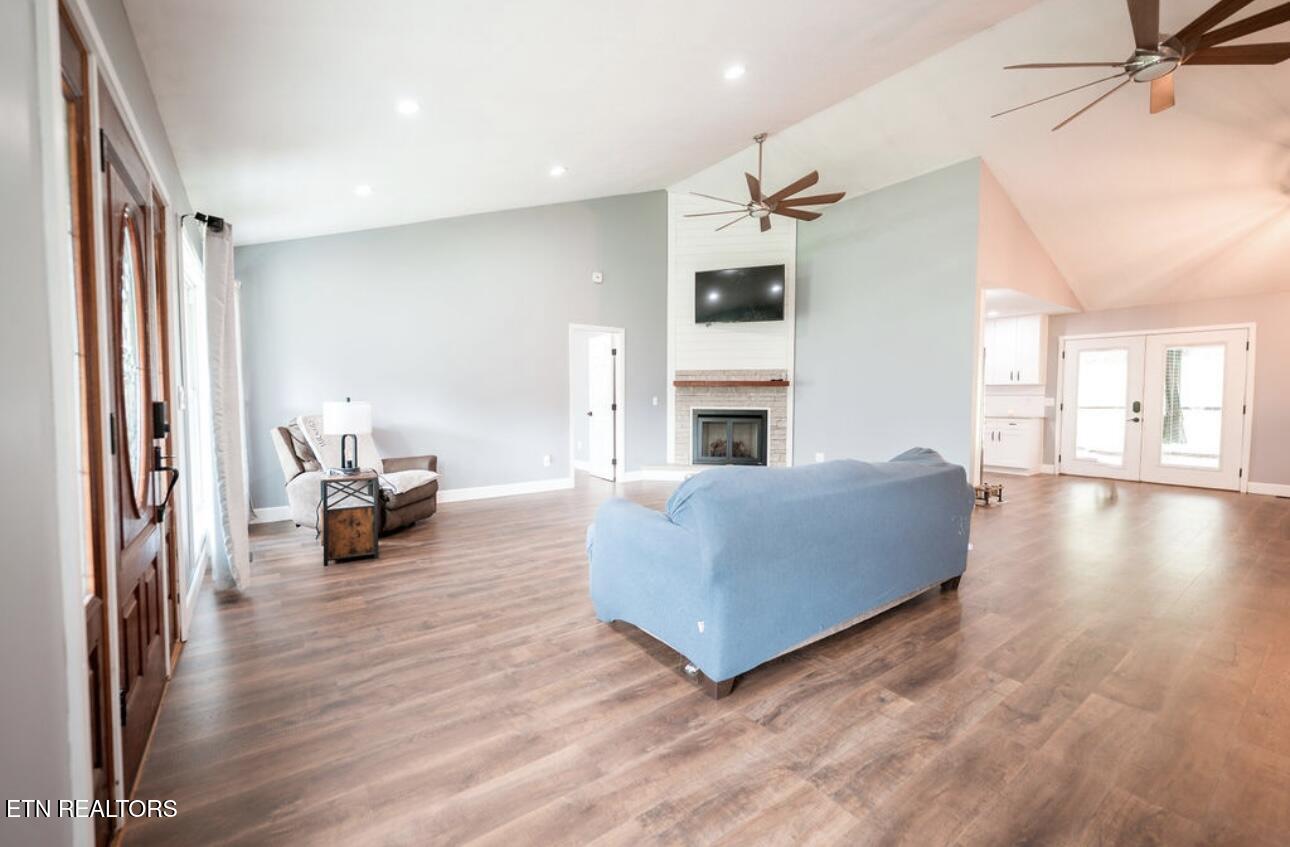 630 Peach Orchard Road Clinton, TN 37716 - Photo 13 of 43 great room