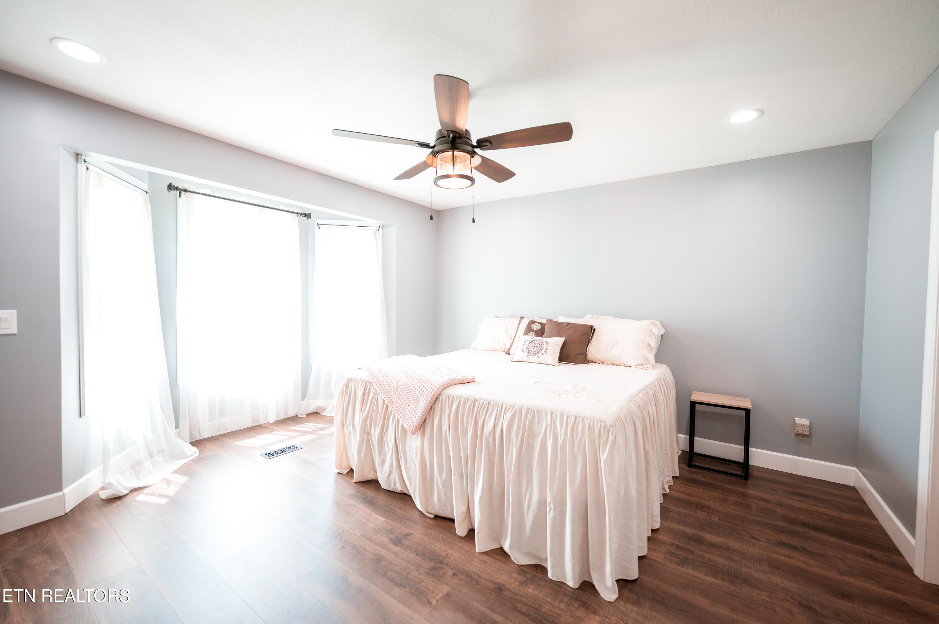 630 Peach Orchard Road Clinton, TN 37716 - Photo 20 of 43 primary suite