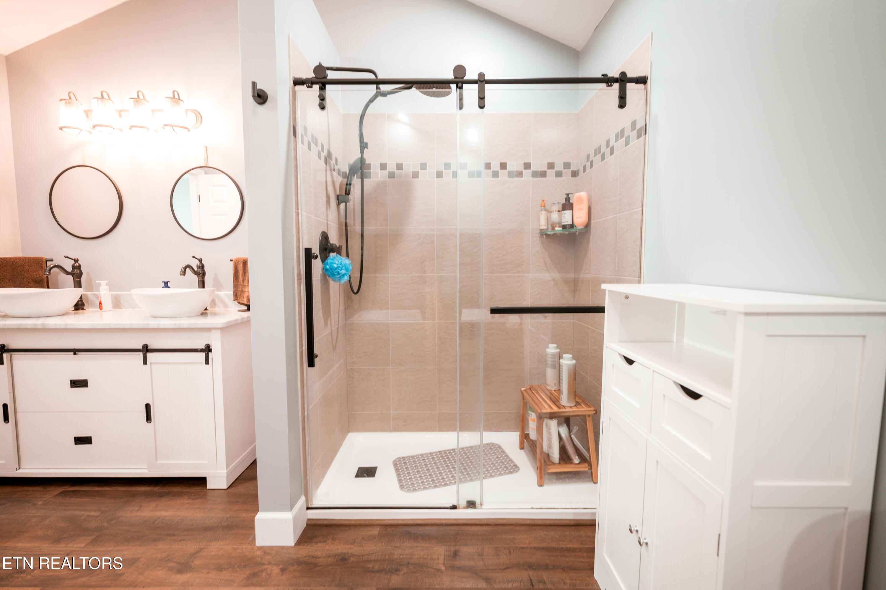 630 Peach Orchard Road Clinton, TN 37716 - Photo 23 of 43 primary shower