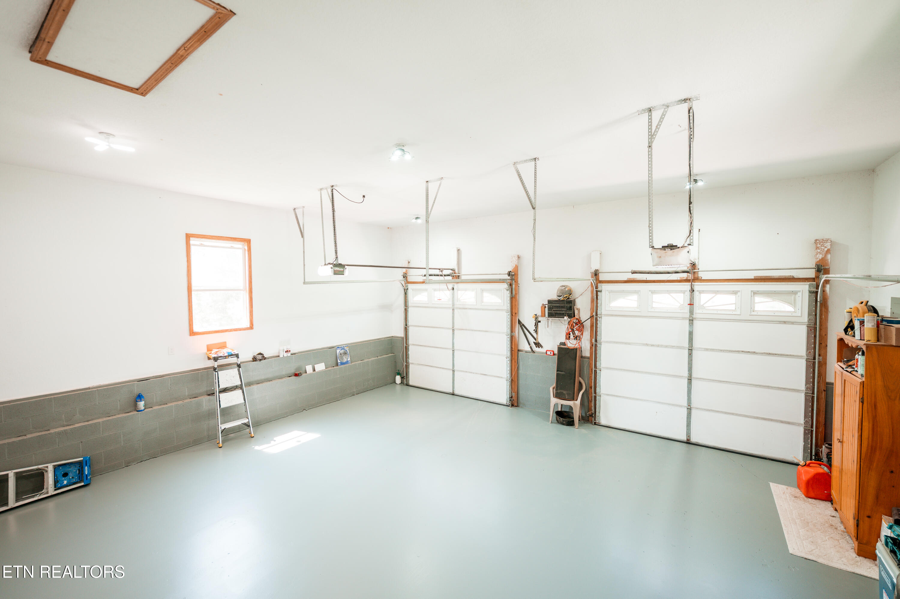 630 Peach Orchard Road Clinton, TN 37716 - Photo 33 of 43 main garage