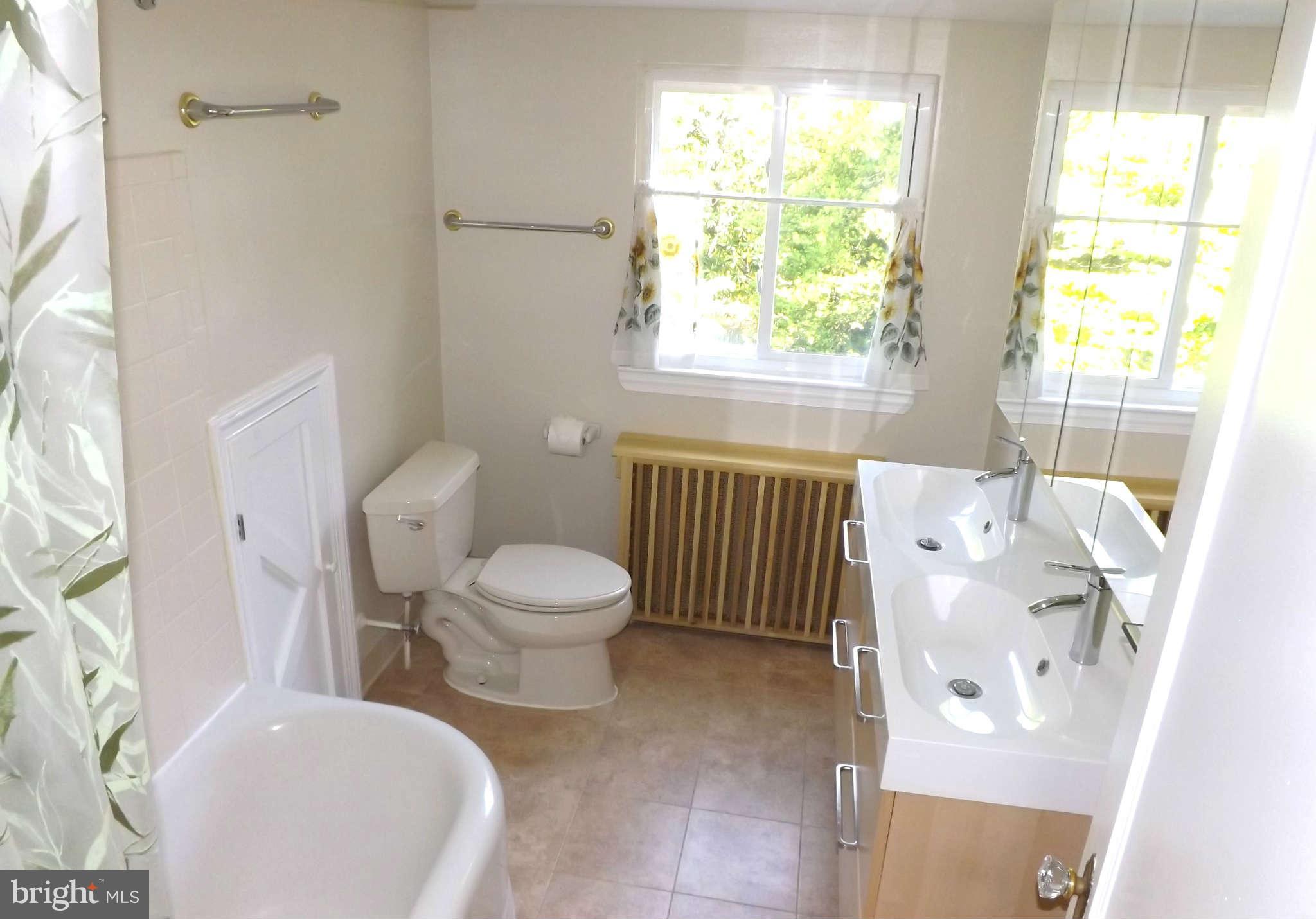 607 McNeill Road Silver Spring, MD 20910 - Photo 15 of 30 Bath (Master)