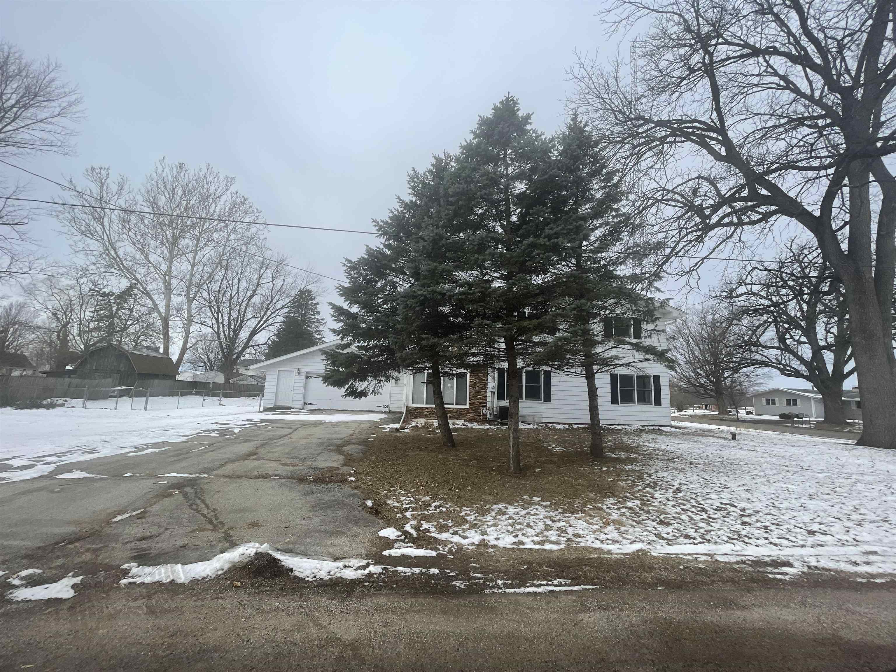 7870 Freeport Road Rockton, IL 61072 - Photo 1 of 22 a view of a yard with a house