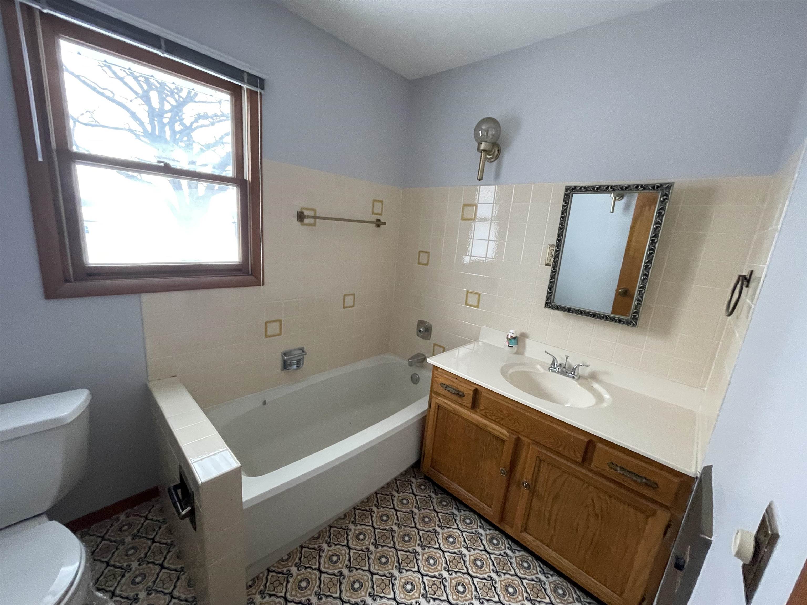 7870 Freeport Road Rockton, IL 61072 - Photo 18 of 22 a bathroom with a bathtub sink and toilet