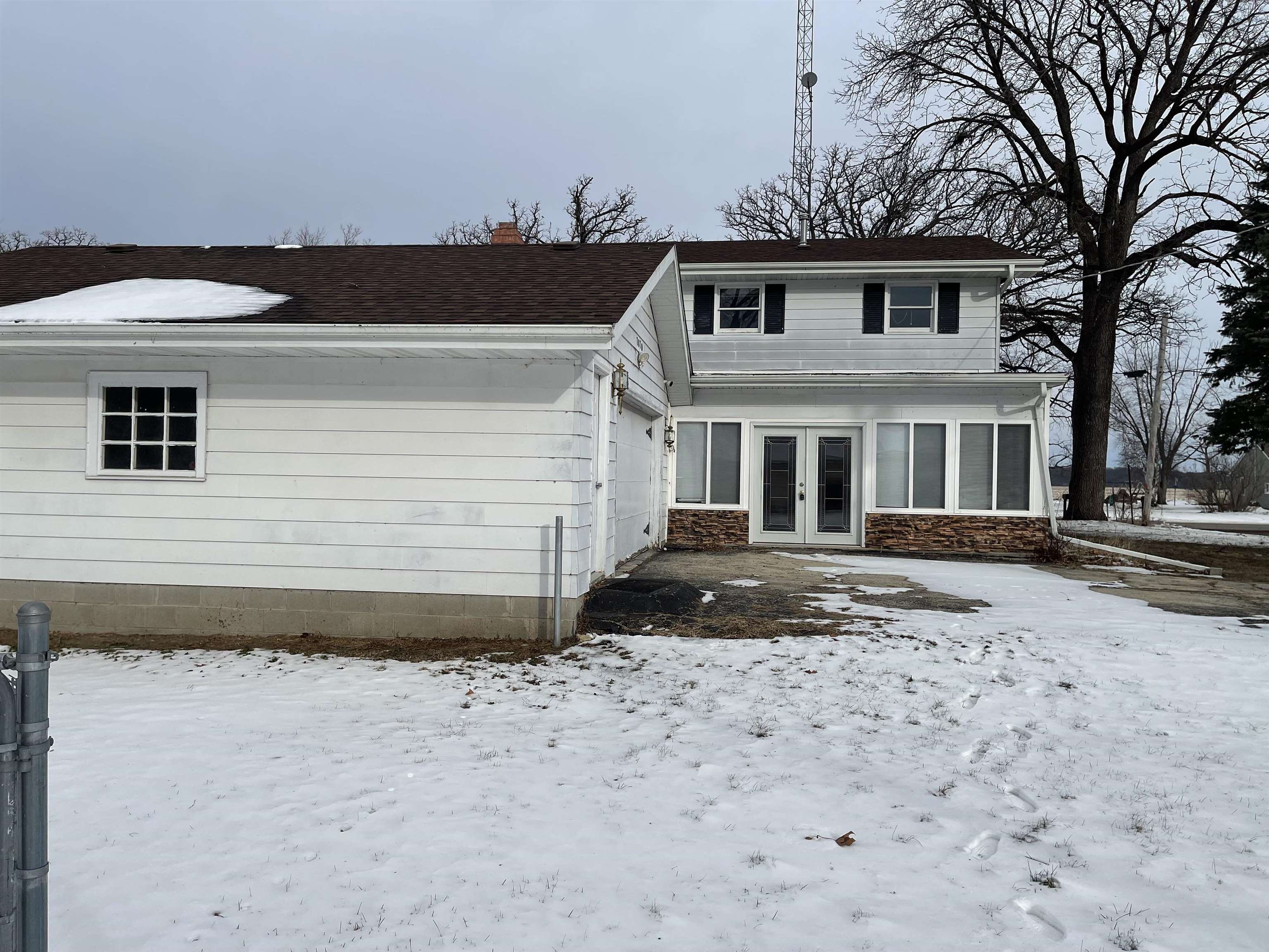 7870 Freeport Road Rockton, IL 61072 - Photo 2 of 22 a front view of a house with a yard