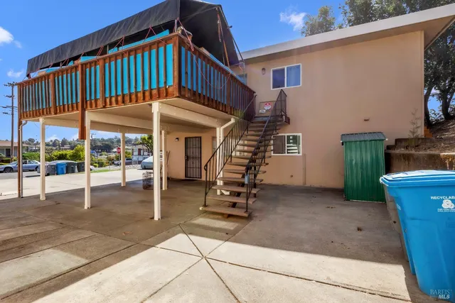 a view of a backyard of the house