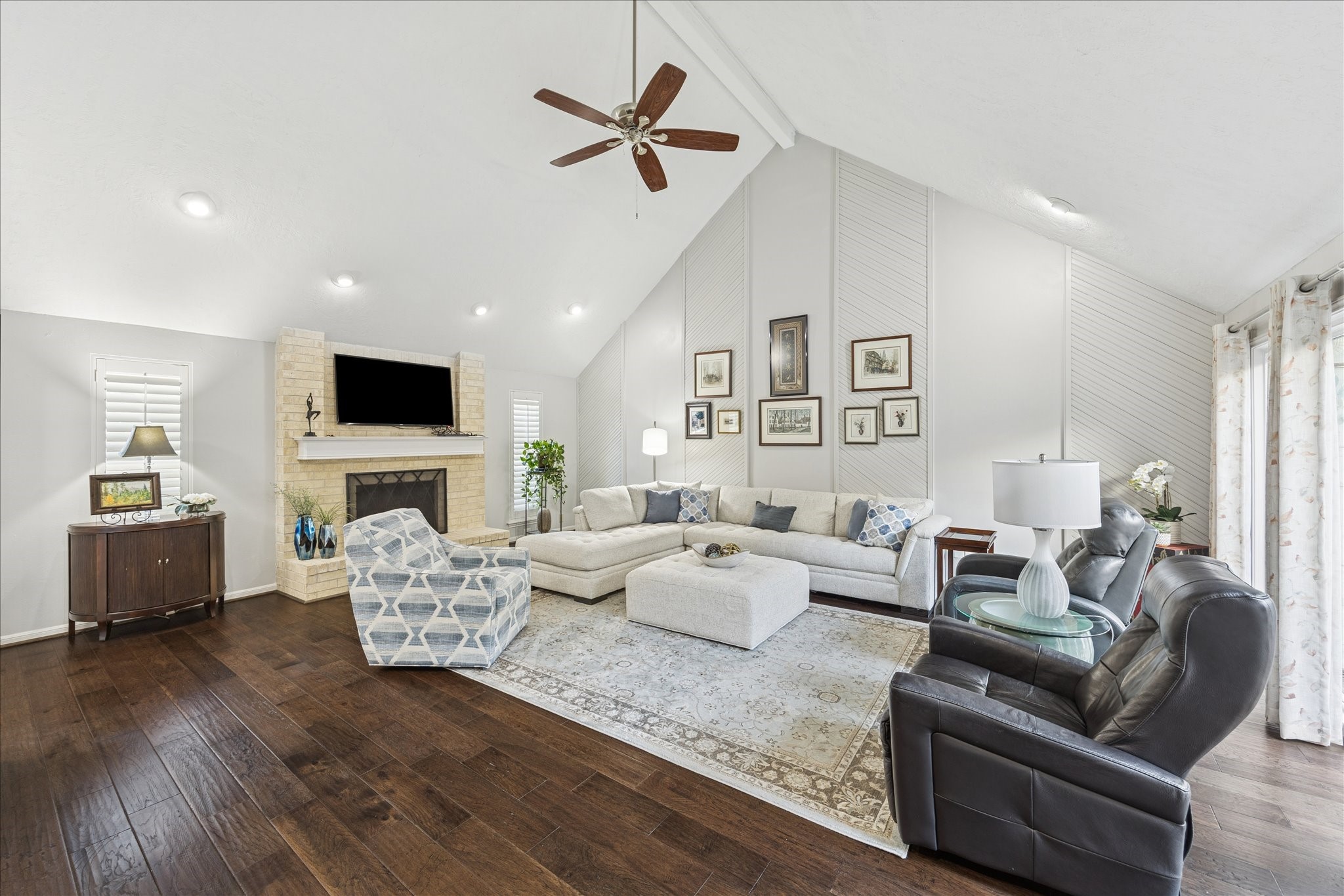 2930 Teague Road Houston, TX 77080 - Photo 9 of 22 a living room with furniture wooden floor and a flat screen tv