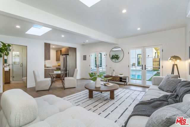 $4,495,000 | 216 South Almont Drive, Beverly Hills, CA 90211