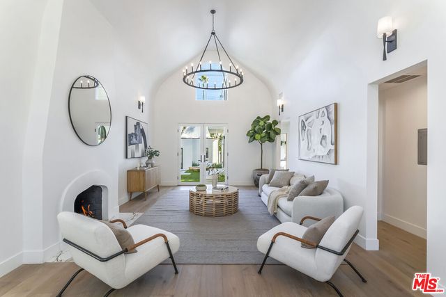 $4,495,000 | 216 South Almont Drive, Beverly Hills, CA 90211