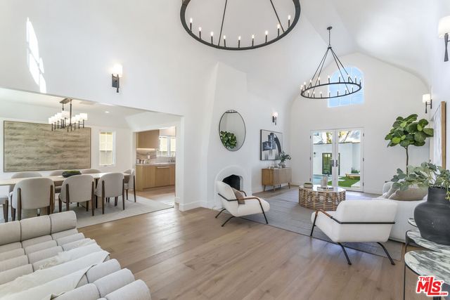 $4,495,000 | 216 South Almont Drive, Beverly Hills, CA 90211